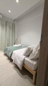 Modern 2BR Garden Apartment in Faliro Sleeps 5