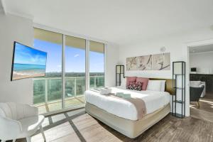 1BR apartment at the Arya Amazing bay views