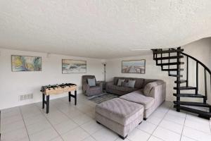 Prime Marco Island Condo Close to the Beach