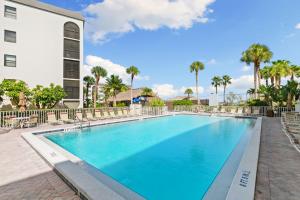 Prime Marco Island Condo Close to the Beach