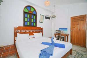 Beautiful 4 bedroom ocean view white house, steps from the beach Rawai Beach