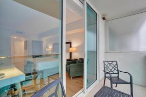 Bright Studio at The Arya City and Bay Access