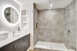 Bright Studio at The Arya City and Bay Access