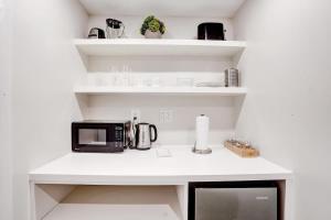 Bright Studio at The Arya City and Bay Access