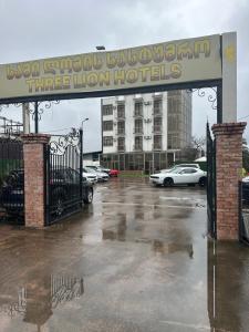 Three Lion Hotel