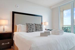 Studio with Bay and City View at The Arya