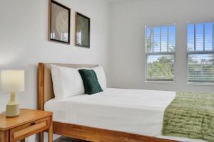 Modern 1BR Retreat w Pool & Bar at Lake Worth