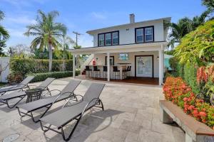 Modern Studio w Kitchen and Pool at Lake Worth