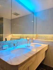 Quiet Balcony Wood Stay