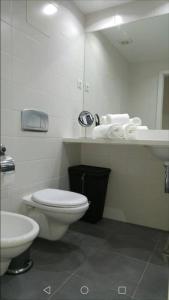 T1 perto da Praça da Figueira e Rossio, Estacionamento e metro à porta