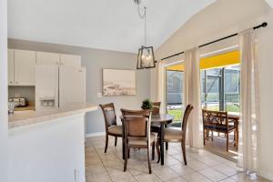 Spacious 5-Bedroom 4-Bath Pool & Spa Villa in Emerald Island Resort