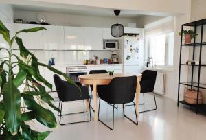 Valoisa kolmio Kuopion keskustassa kahdella makuuhuoneella