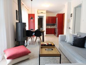 TopView Penthouse - Large Balcony & Open View - Thessaloniki City Center