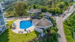 Panoramic ocean view condo-pools-gym-fast internet