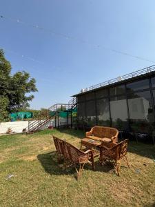 Green Vista Farmhouse