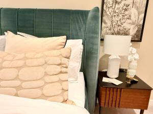 Luxury & Spacious 2-Bedroom Duplex in Angel