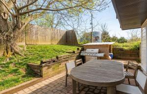 Modern 5BR Home with Mtn Views BBQ & Pool Table