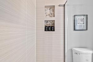 Spacious Trendy 4BR Urban Retreat, Best Location in City