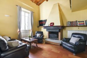 Villa Il Poggiolino Luxury Tuscan Villa with Garden and Panoramic Views