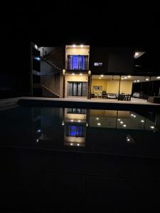 Casa cerca de Paso de la Patria para descanso para 10a20 personas