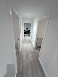Executive 3-Bed 2-Bath Apartment Central London