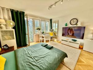 GREEN 3 metro WiFi 65’TV Netflix HBO AppleTV AmazonTV Disney