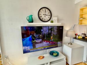 GREEN 3 metro WiFi 65’TV Netflix HBO AppleTV AmazonTV Disney