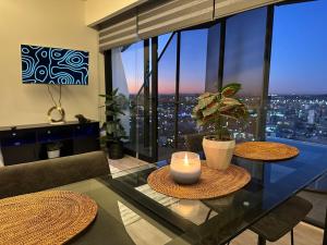 Sky Loft Cozy Modern Loft Above the City