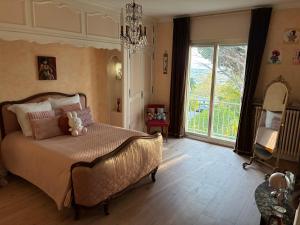 Grande Villa bord de mer, face au port Santa Lucia