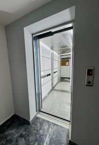 The Golden spot Modern Central Apartment with Garage and Balcony, Quiet Location