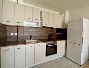 The Golden spot Modern Central Apartment with Garage and Balcony, Quiet Location