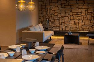 KOS Restaurant & Hotel