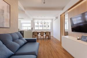 Apto Reformado e Moderno com Vista Mar no Centro