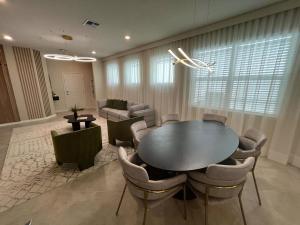 5 Bedrooms 55 Bathrooms Windsor Cay 16163Cc