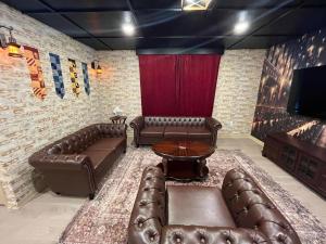 5 Bedrooms 55 Bathrooms Windsor Cay 16163Cc