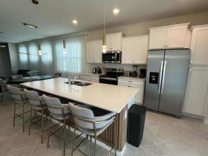 5 Bedrooms 55 Bathrooms Windsor Cay 16163Cc