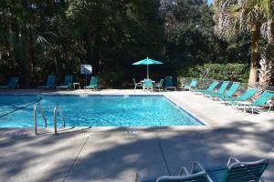 2BR Condo with Golf Views at Plantation Club - Sleeps 6 - Pool & Minutes to Sea Pines Beach - 438 Plantation Club