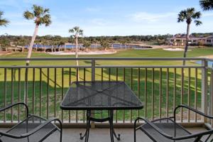 2BR Condo with Golf Views at Plantation Club - Sleeps 6 - Pool & Minutes to Sea Pines Beach - 438 Plantation Club