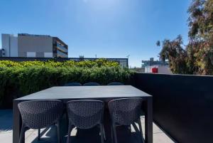 Lux 3Bed House, Rooftop BBQ, Parking - near beach