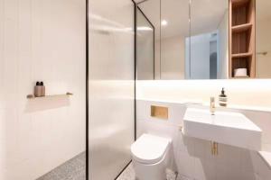 Lux 3Bed House, Rooftop BBQ, Parking - near beach