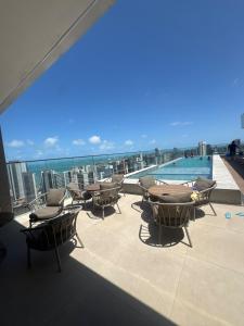 Comfort and Elegance with a View of the Meireles Sea