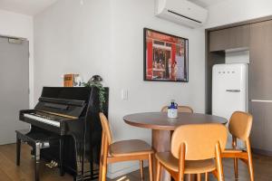 The Italian Library - Amazing Views and Free Parking!