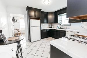 Downtown Delight Close to Strand and Cruise Terminals