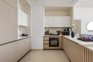Stylish 1BR with Private Pool Near Circle Mall