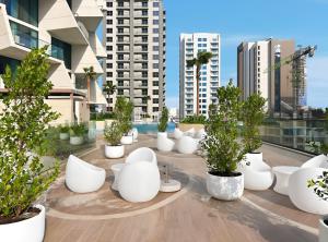 Stylish 1BR with Private Pool Near Circle Mall