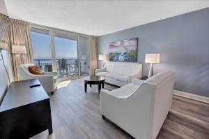 Beautiful Resort Condo by Boardwalk w Nice Pools