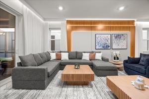 7 Bedrooms 5 Bathrooms Windsor Cay 15886 Cc