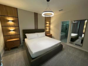 5 Bedrooms 55 Bathrooms Windsor Cay 16163Cc