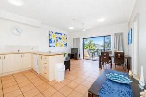The Anchorage Escape Apartment - Steps away from City, Ferry and Stadium Townsville
