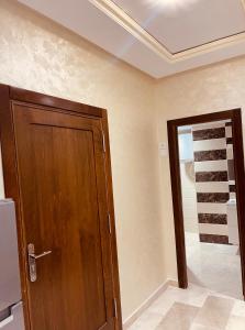 Appartements à 1 min de la gare TGV-fibre-climatiseur-parking-1min de la corniche et Mall city center